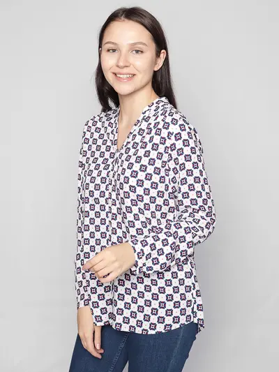 Блуза с декольте в стиле сепия